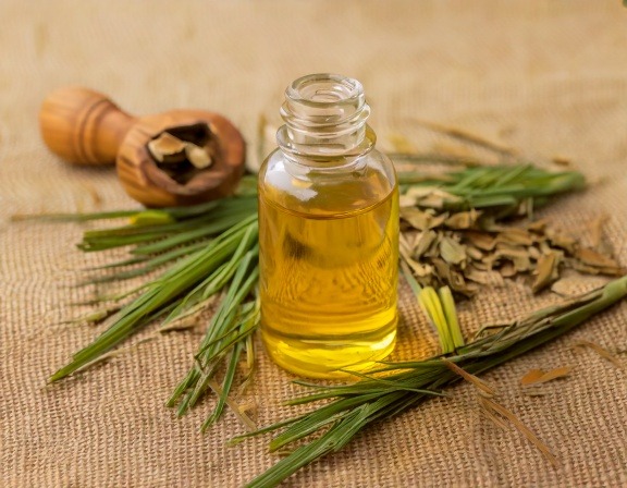 Exploring Lemongrass Essential Oil: Uses & More Firefly Generate An Image Of Lemongrass Essential Oil 802031