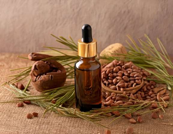 5 Cedarwood Essential Oil Blends for Focus and a Fresher Home