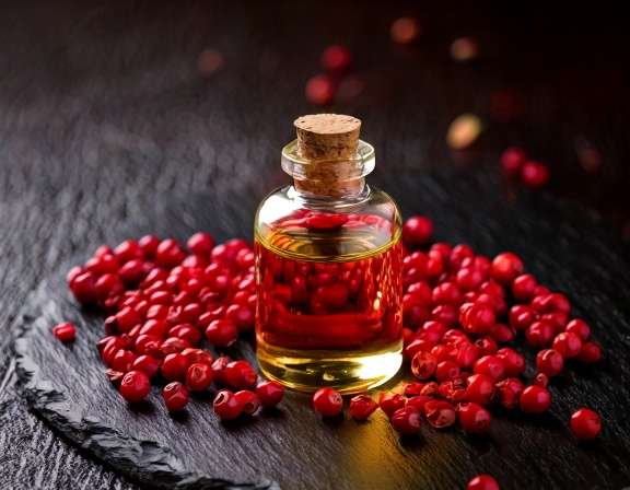 Benefits of Pink Pepper Essential Oil for Mood and Wellness