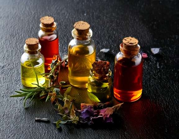 7 Essential Oil Blends for Morning Nausea Relief