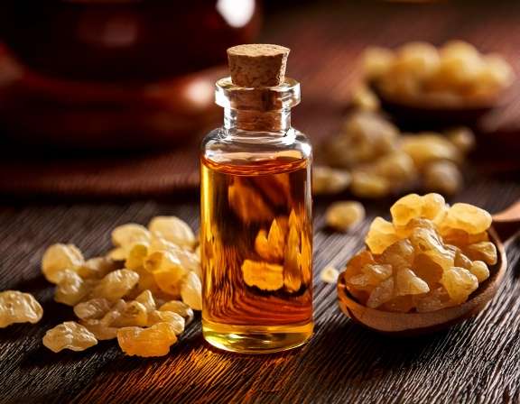 5 Frankincense Essential Oil Cleaning Recipes for a Fresh Home