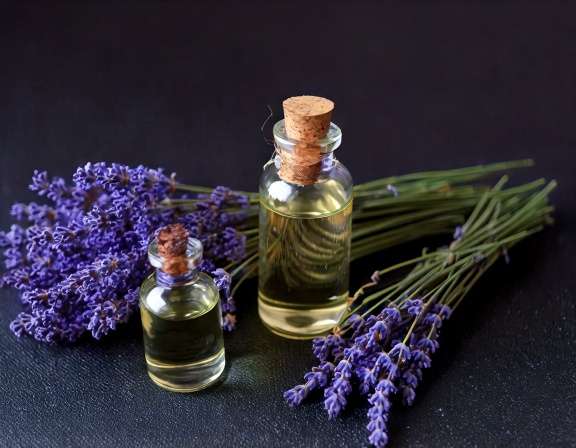 7 Essential Oils That Boost Hair Growth