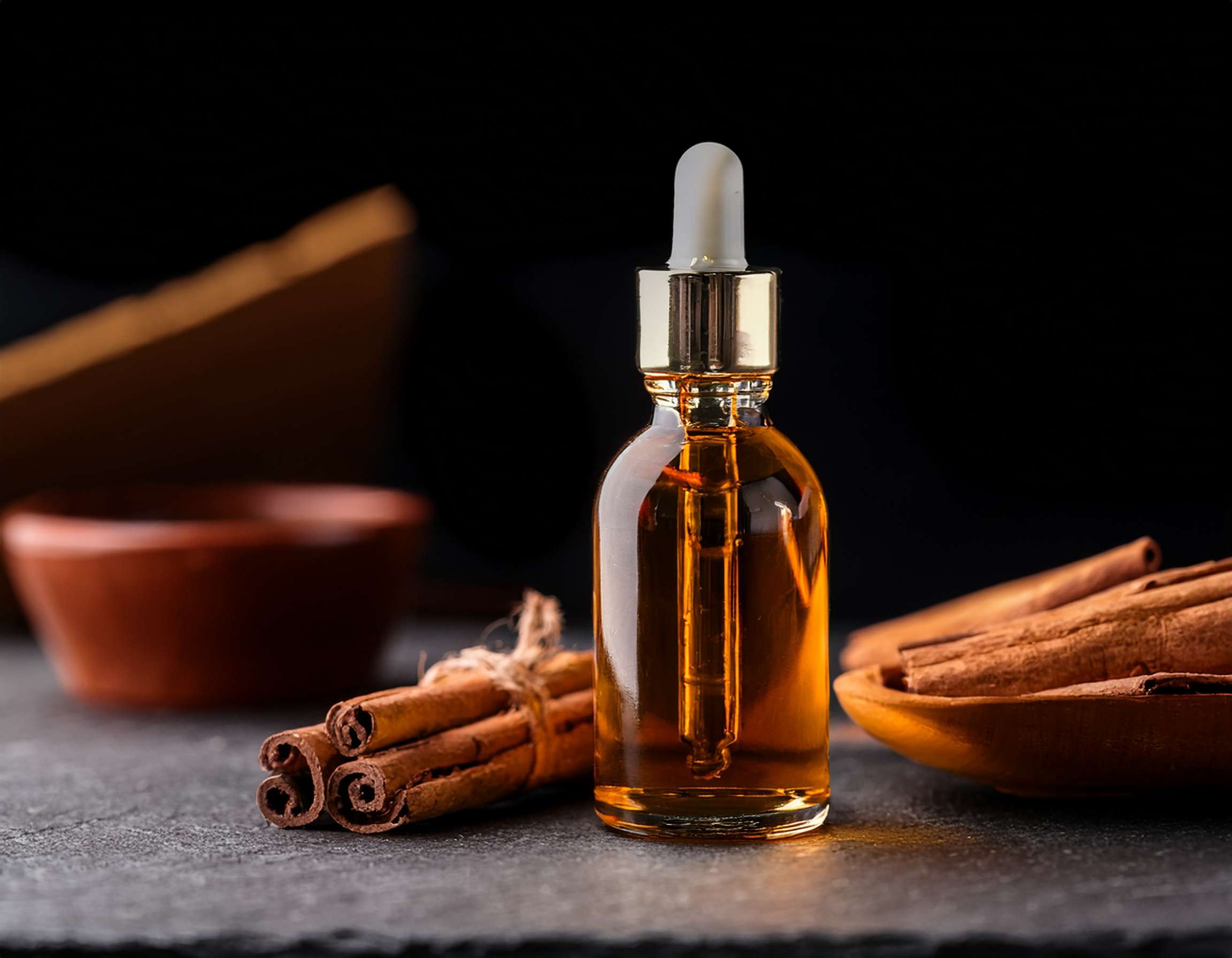 Cinnamon Essential Oil: Benefits and Safe Use Tips