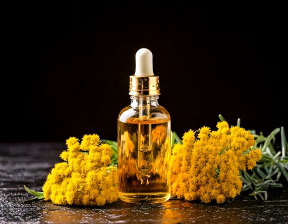 Helichrysum Essential Oil: Benefits & Uses for Skin and Relaxation